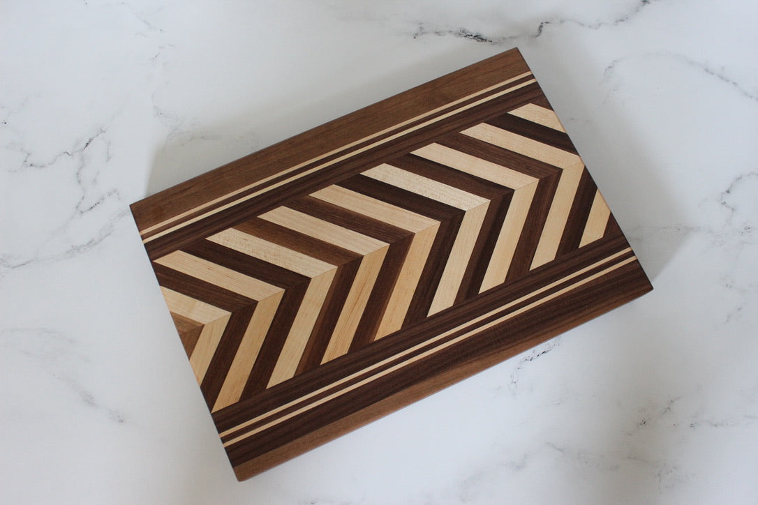 Chevron Pattern Wooden Round Cutting Board & Cheese Board – Sew and Saw