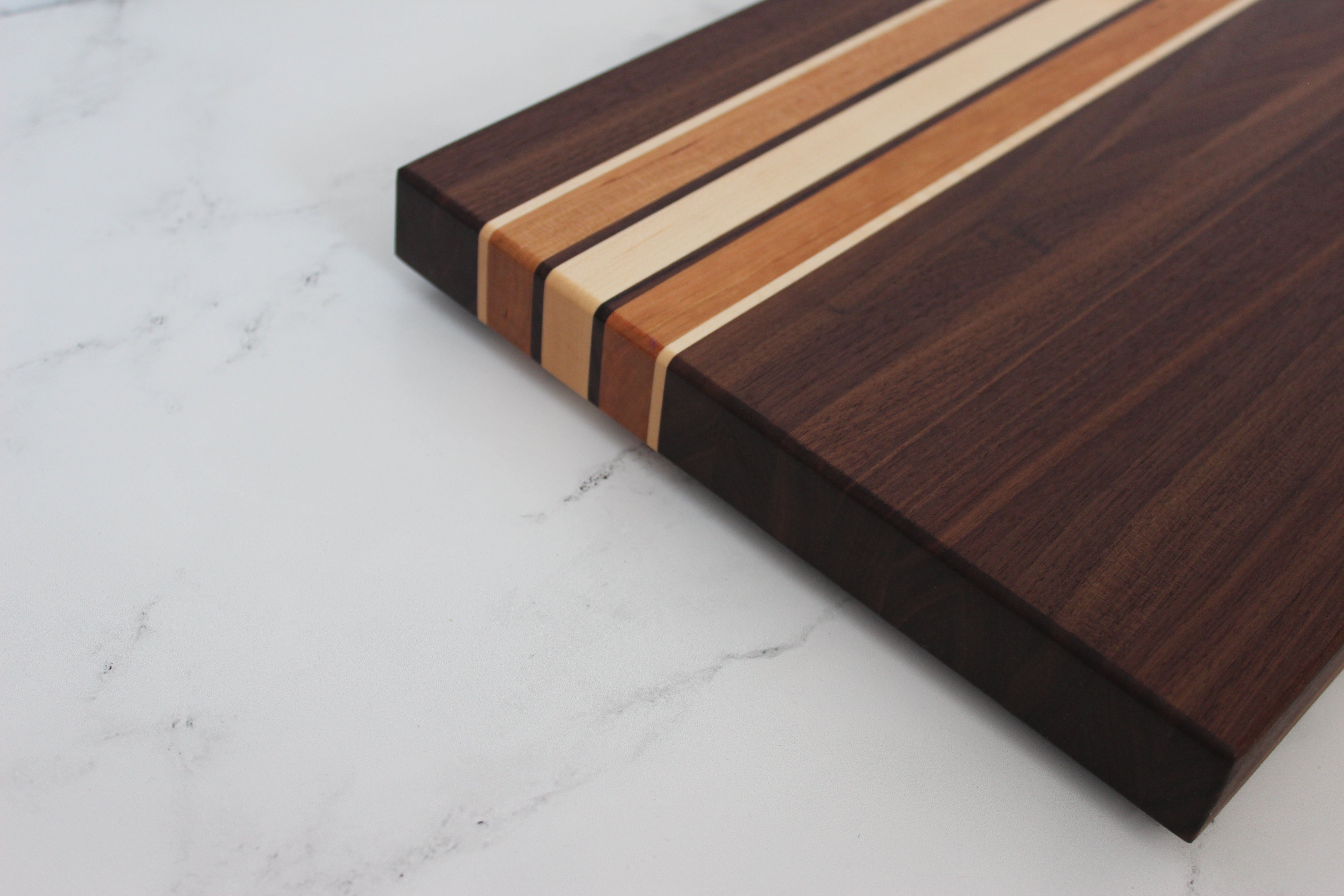 Walnut cutting board (Due to variations in wood, good item may vary slightly from photograph)